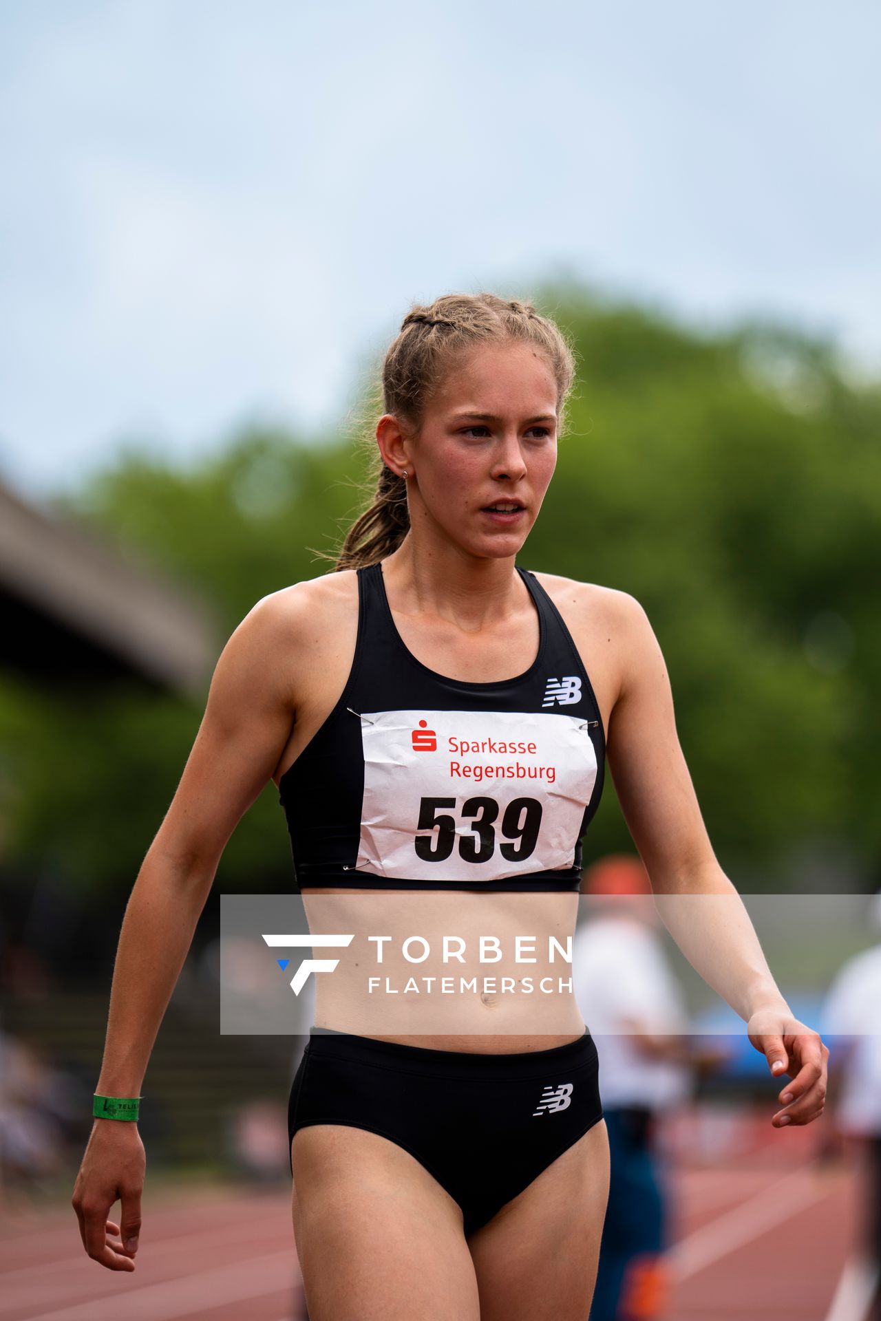 Jana Becker (LG Wettenberg) ueber 400m am 04.06.2022 waehrend der Sparkassen Gala in Regensburg